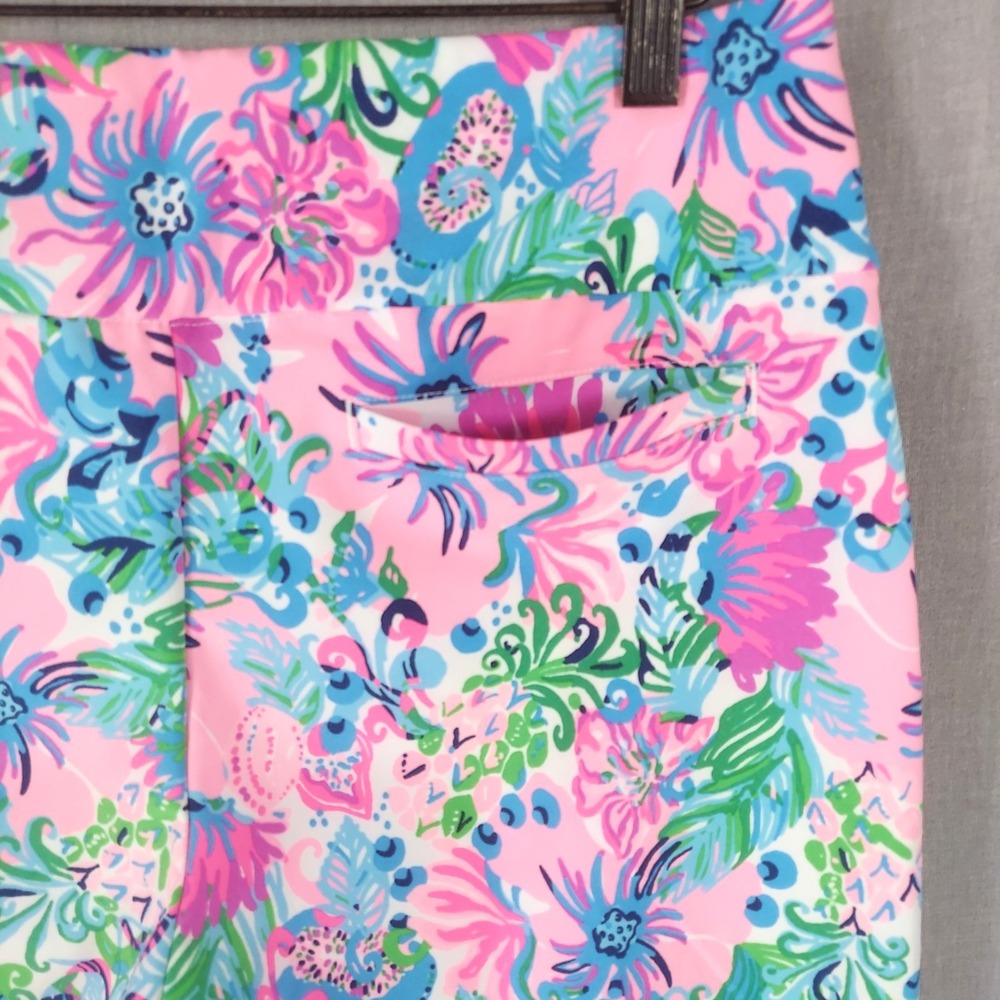 Lilly Pulitzer Luxletic Pull On Bermuda Golf Shorts Womens 8 Tropical Resort - Picture 5 of 12